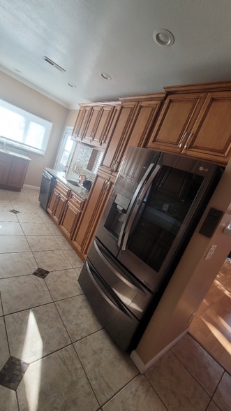 Building Photo - 1560 Highland Blvd