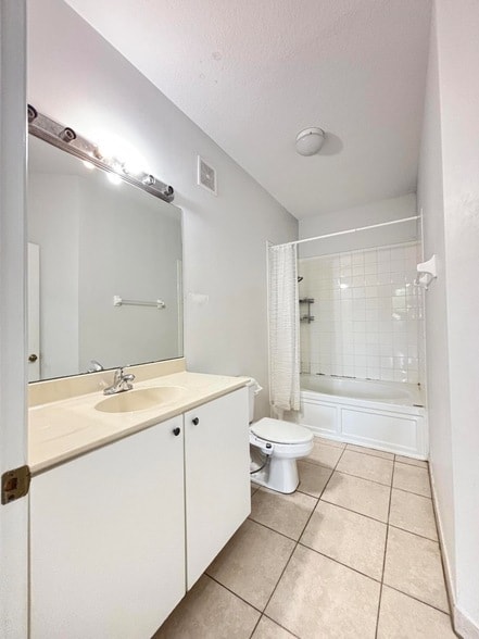 Building Photo - 3080 Grandiflora Dr
