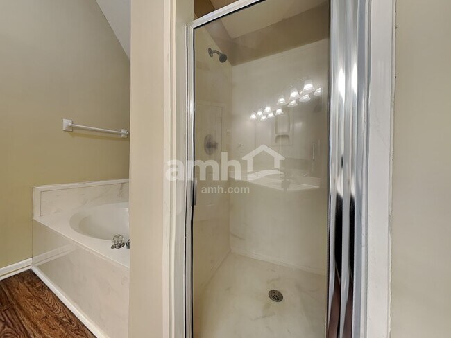 Building Photo - 6556 Brickmont Rd