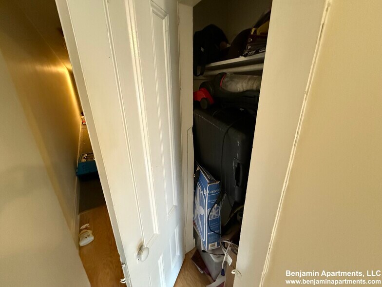 Building Photo - 94 W Cedar St