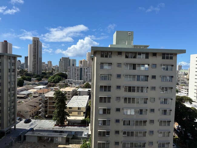 Building Photo - Hono Hale C112