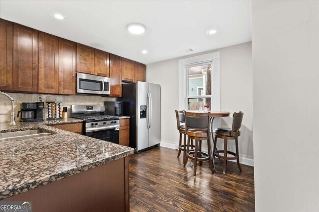 Building Photo - 867 Beecher St SW