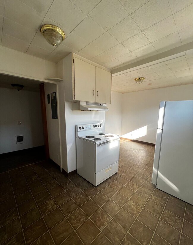 Building Photo - Vine Maple Triplex