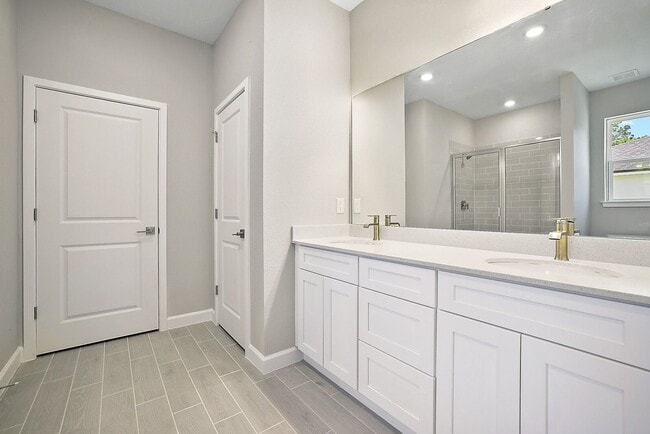Building Photo - Modern Rental Home Near Shopping & Dining ...