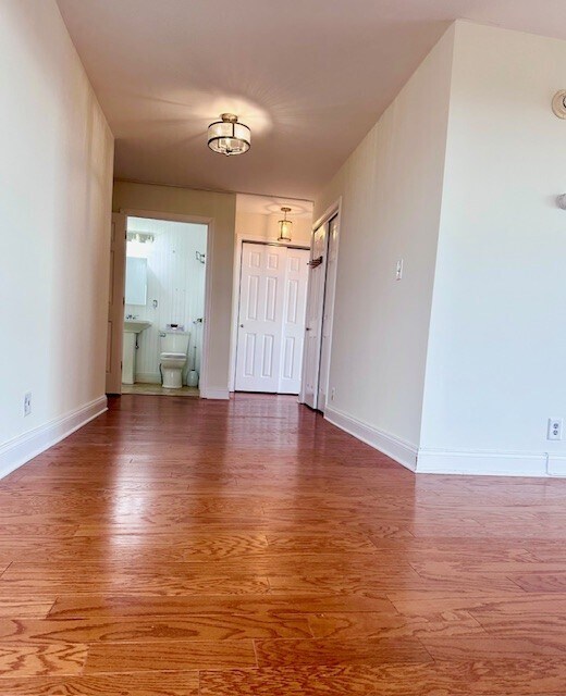 HALLWAY - 2625 Park Ave