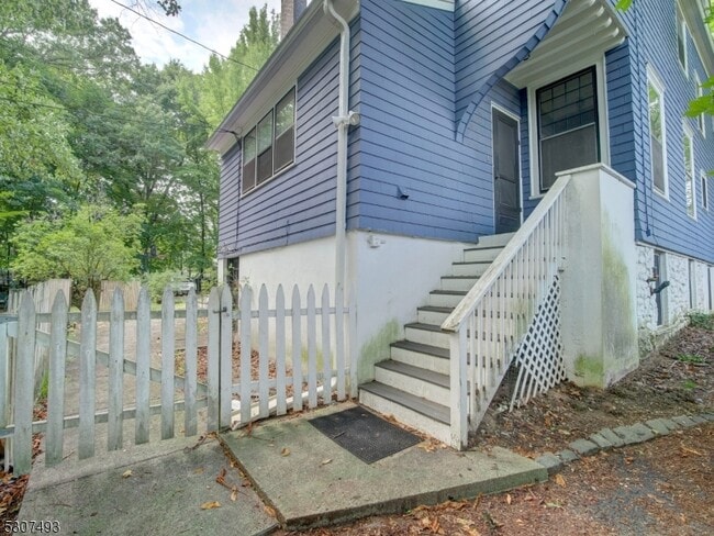 Building Photo - 449 Grove St