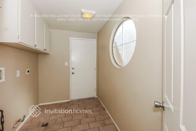 Building Photo - 23842 Sweet Pea Ct