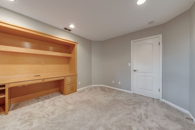 Building Photo - Stunning Folsom Split-Level Home with Pool & 3-Car Garage in Quiet Cul-De-Sac