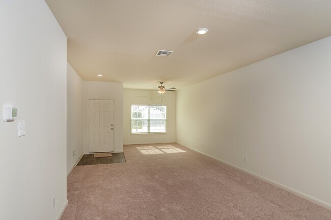 Building Photo - 7250 Lazy Cyn