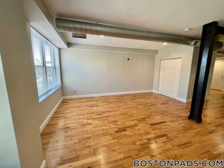 Building Photo - 26 Portland St