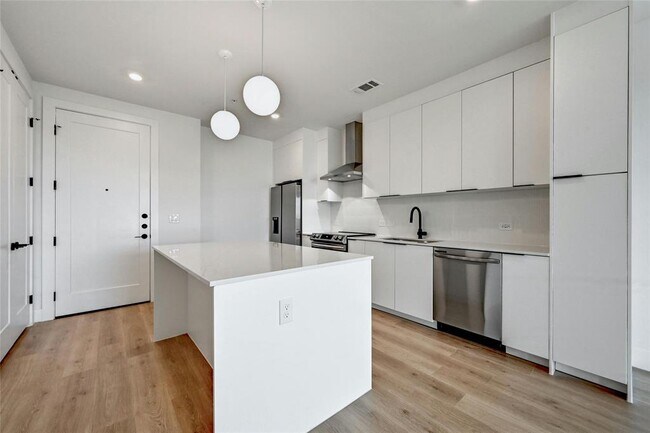 Building Photo - 1701 Simond Ave Ave