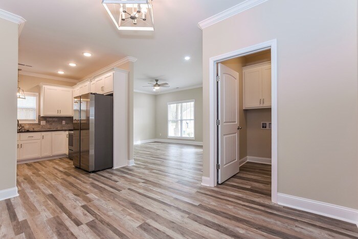 Building Photo - 15646 Landview Ln