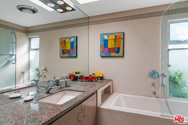 Building Photo - 4965 Calvin Ave