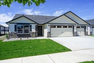 Building Photo - 3 Bedroom, 2 Bath Home  Built in 2022 - Po...