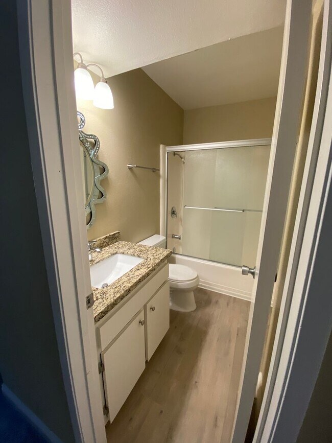 Building Photo - Beautiful 2 Bed, 2.5 Bath Condo in La Mesa