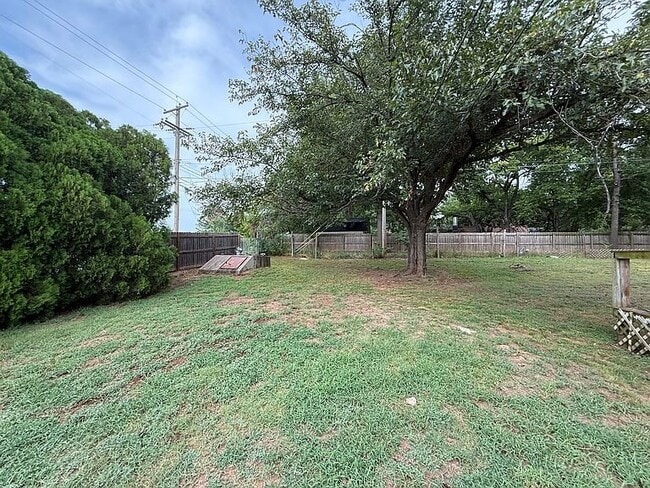 Building Photo - 1623 E McElroy Pl