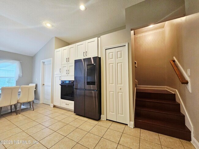 Building Photo - 5891 Green Pond Dr