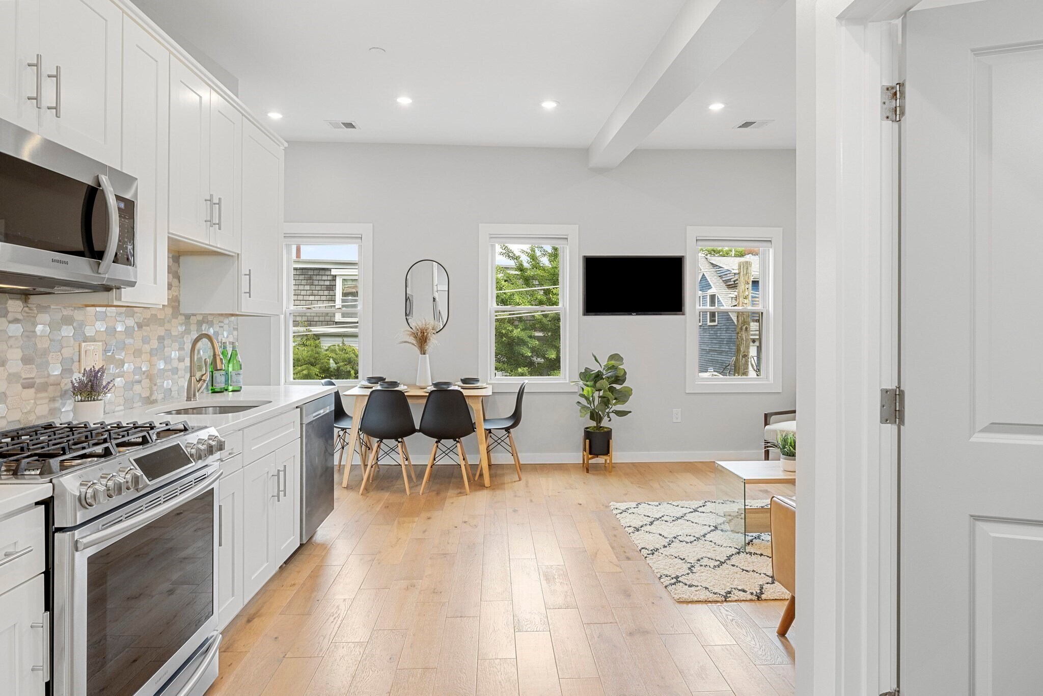 Building Photo - 338 Hurley St