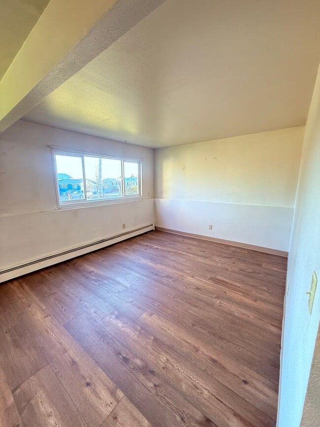 Building Photo - 1220 Purtov St