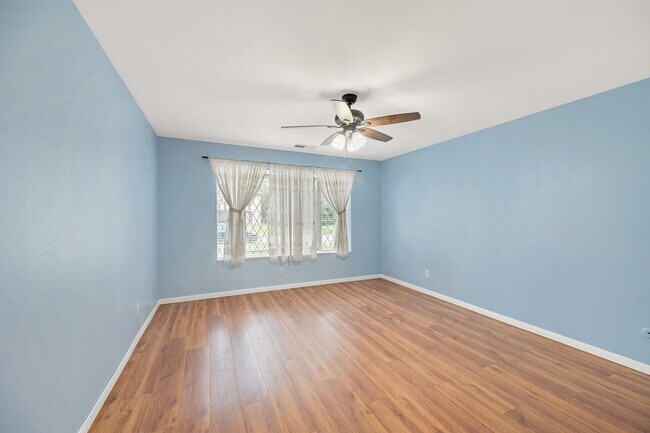 Building Photo - 18107 Shadow Valley Dr