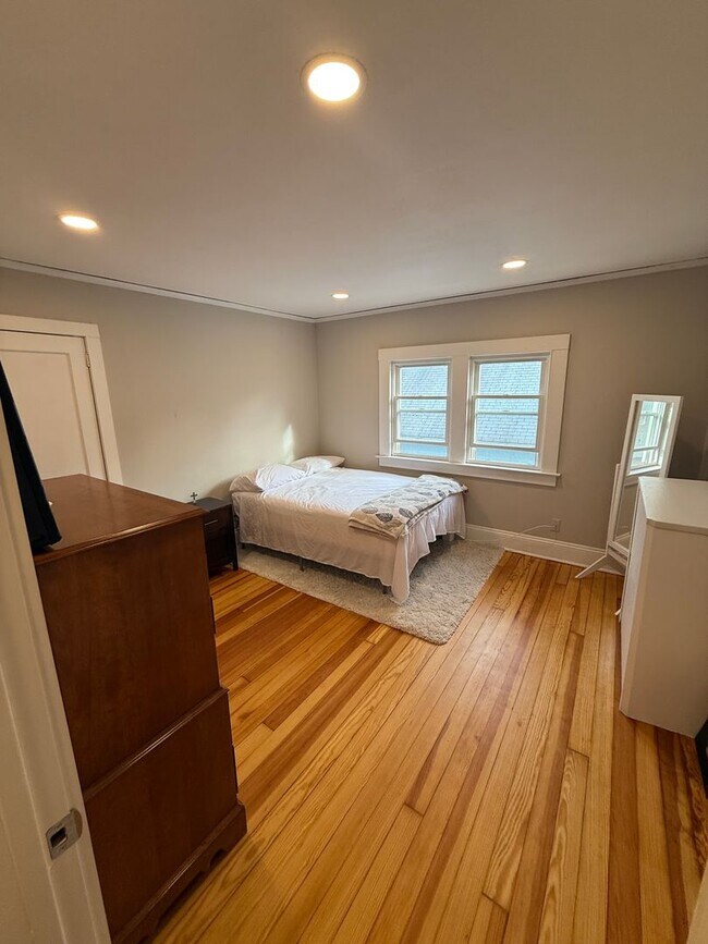 Building Photo - The Maplewood Three