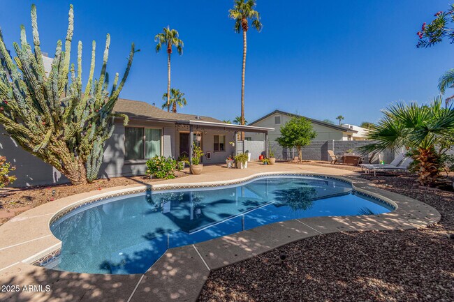 Building Photo - 9245 E Laurel Ln