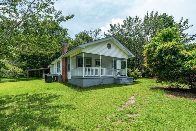 Building Photo - Spacious Hueytown Oasis – Country Feel, Ci...