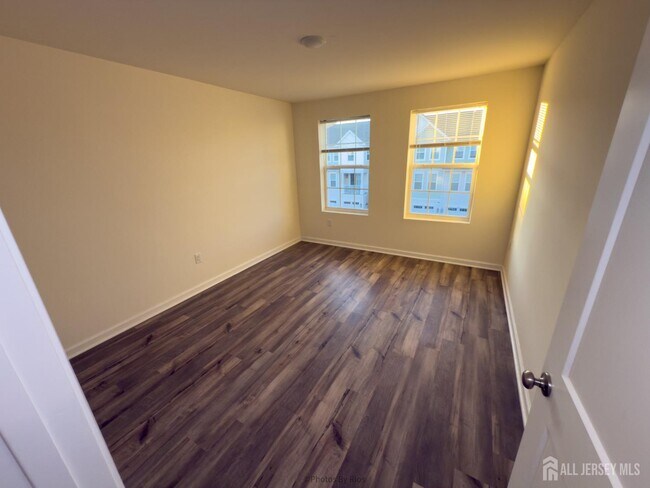 Building Photo - 246 Park Ln