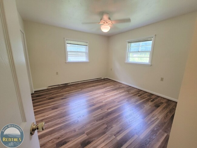 Building Photo - Spacious House Located off the 105 Bypass