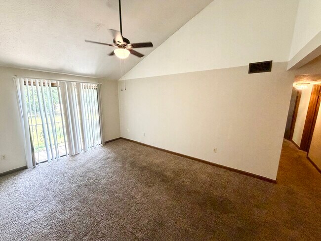 Building Photo - 20 Knights Cove