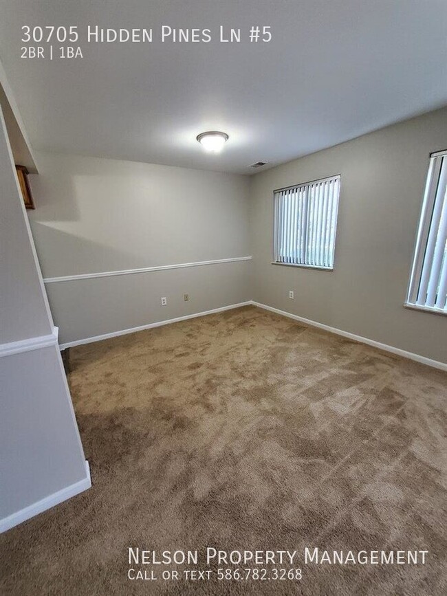 Building Photo - "1st Floor, 2-Bed Condo in Roseville w/ In...