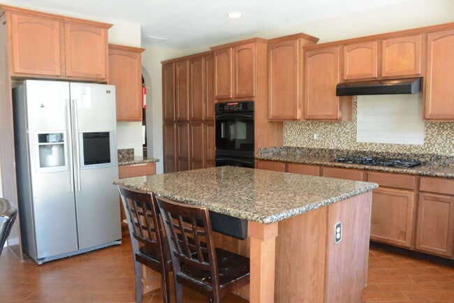 Building Photo - "Spacious 4-Bedroom Oasis with Granite Touches and Cozy Fireplace in Las Vegas!"