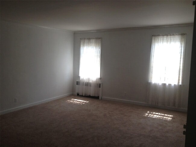 Building Photo - 293 Manville Rd
