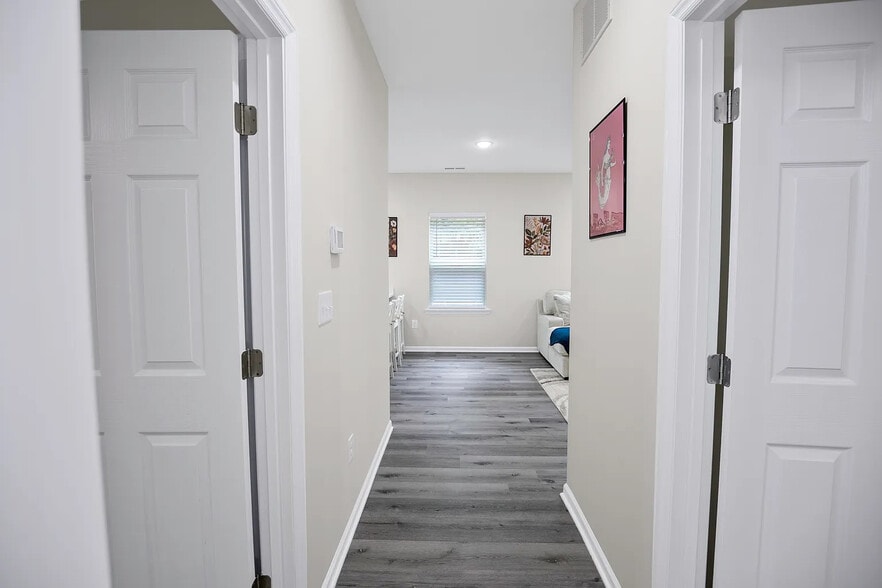 Building Photo - Room in House on William Stowe Dr