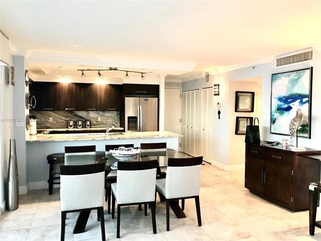 Building Photo - 6917 Collins Ave