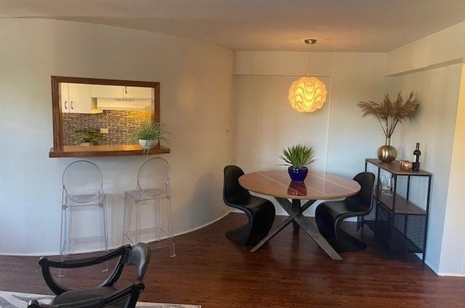 Building Photo - 700 W Bittersweet Pl