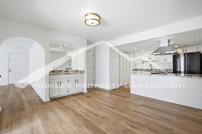 Building Photo - Charming Home with Central AC & Washer/Dryer