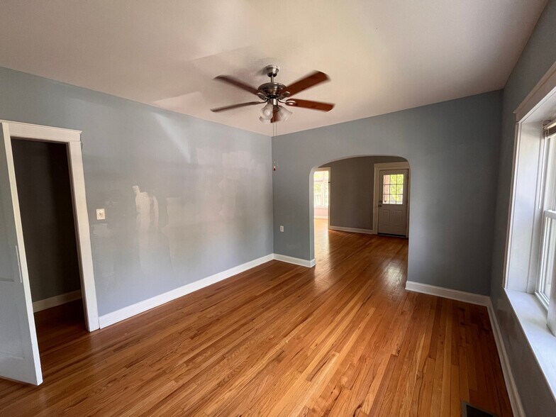 Building Photo - 5347-5353 W Belle Plaine Ave