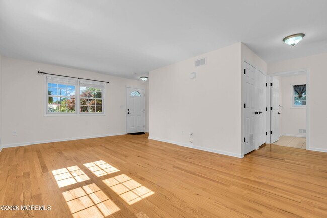 Building Photo - 4 Wood Ave