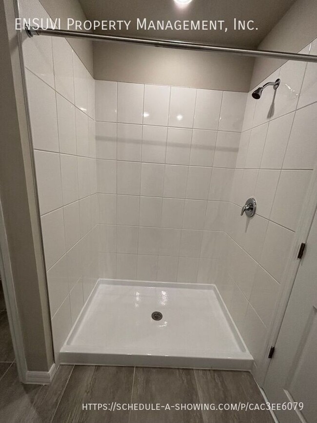 Building Photo - 3913 Radiant Mountain Dr