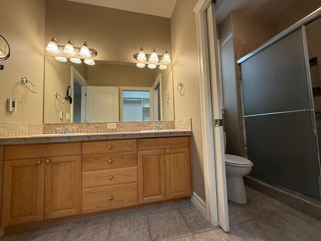 Building Photo - 3 Bedroom 2 Bath 55 and Old Community Newberg OR