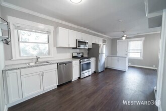 Building Photo - 921 W Winona-CH