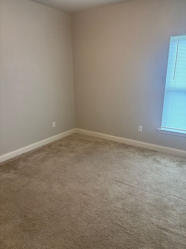 Building Photo - Beautiful 3-bedroom/2-bath D'Iberville