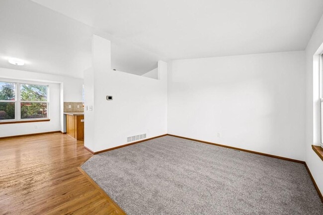 Building Photo - 749 Peregrine Run