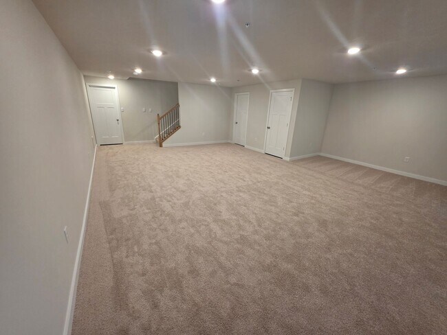 Building Photo - Luxury 4-Bedroom Townhome with Finished Walkout Basement & River Views