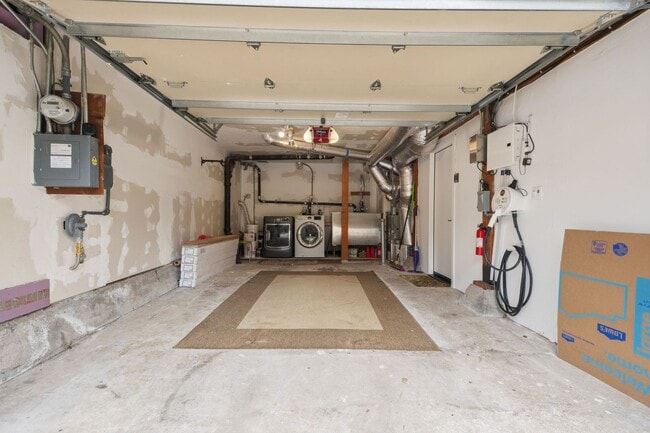 Building Photo - 167 Skyview Way