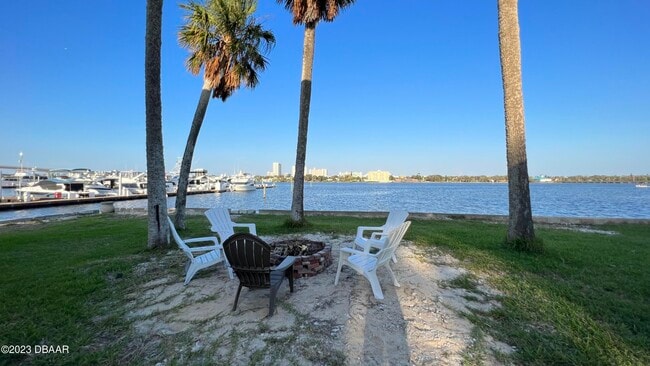 Building Photo - 255 Lexington Dr