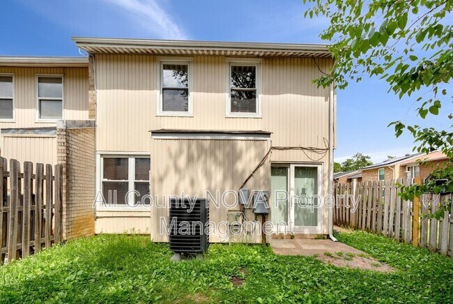 Building Photo - 9995 Campus Way S