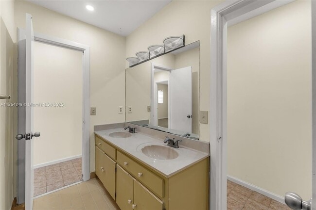 Building Photo - 9130 SW 101st Ave