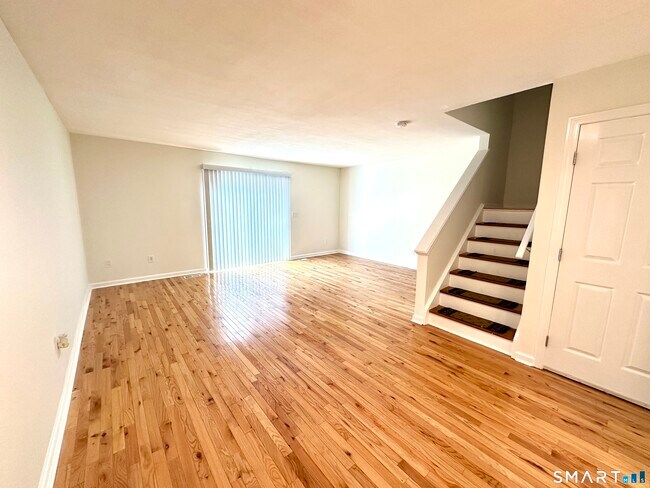 Building Photo - 20 Oak Ridge Dr